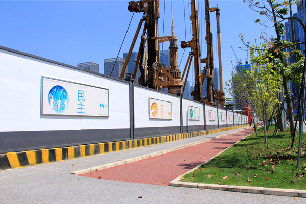  深圳騰創(chuàng)未來(lái)項(xiàng)目工地施工圍擋-施工安全圍擋，安全圍擋效果圖，深圳市大通建設(shè)發(fā)展有限公司鋼結(jié)構(gòu)圍擋生產(chǎn)廠家