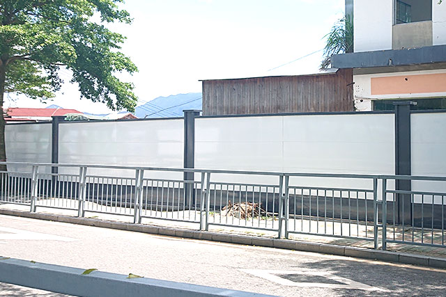 深圳施工圍擋標準-深圳A類工地施工圍擋標準款案例,圍擋效果圖，深圳市大通建設(shè)發(fā)展有限公司鋼結(jié)構(gòu)圍擋生產(chǎn)廠家