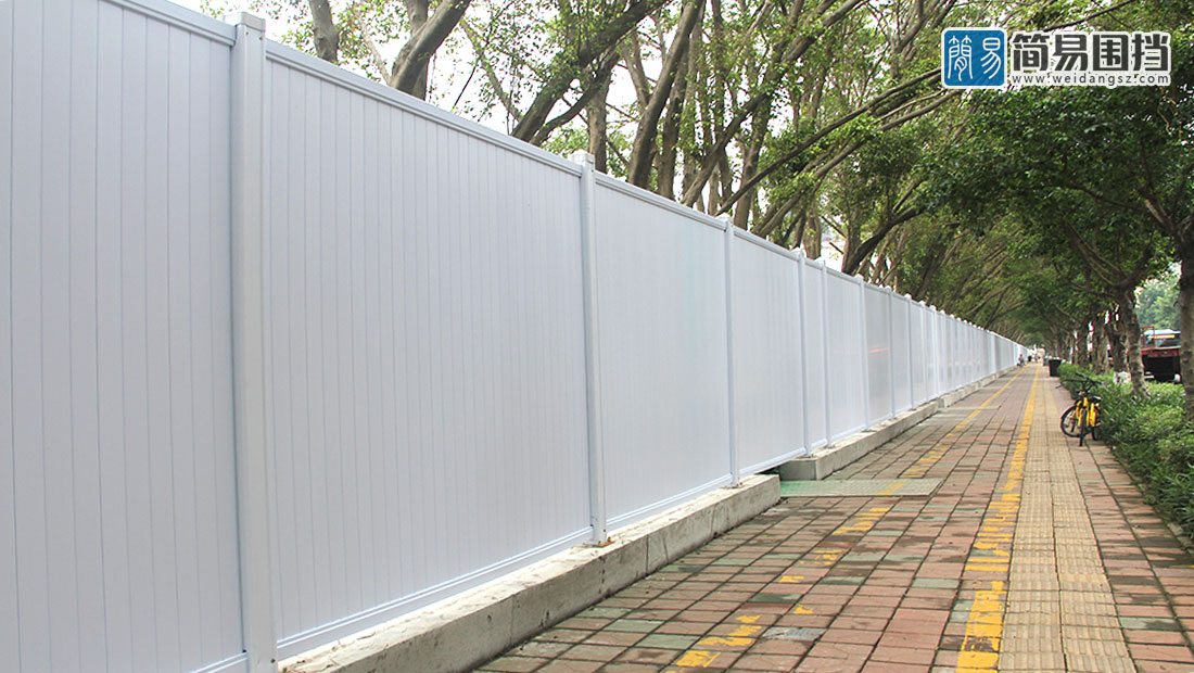 深圳市簡易新型圍擋有限公司專業PVC圍擋生產批發銷售廠家，公司成立8年時間，專注PVC圍擋生產銷售，目前已成為華南地區最大的PVC圍擋生產銷售供應商。